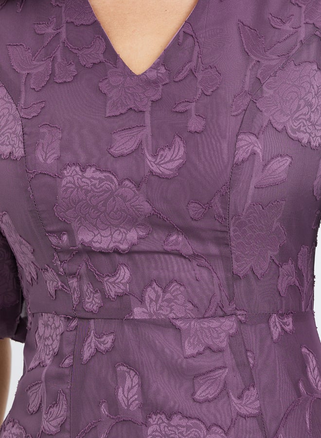 ستايلي فستان ميدي بياقة مستديرة وحافة ذيل السمكة من الجاكار الأرجواني - Image 3